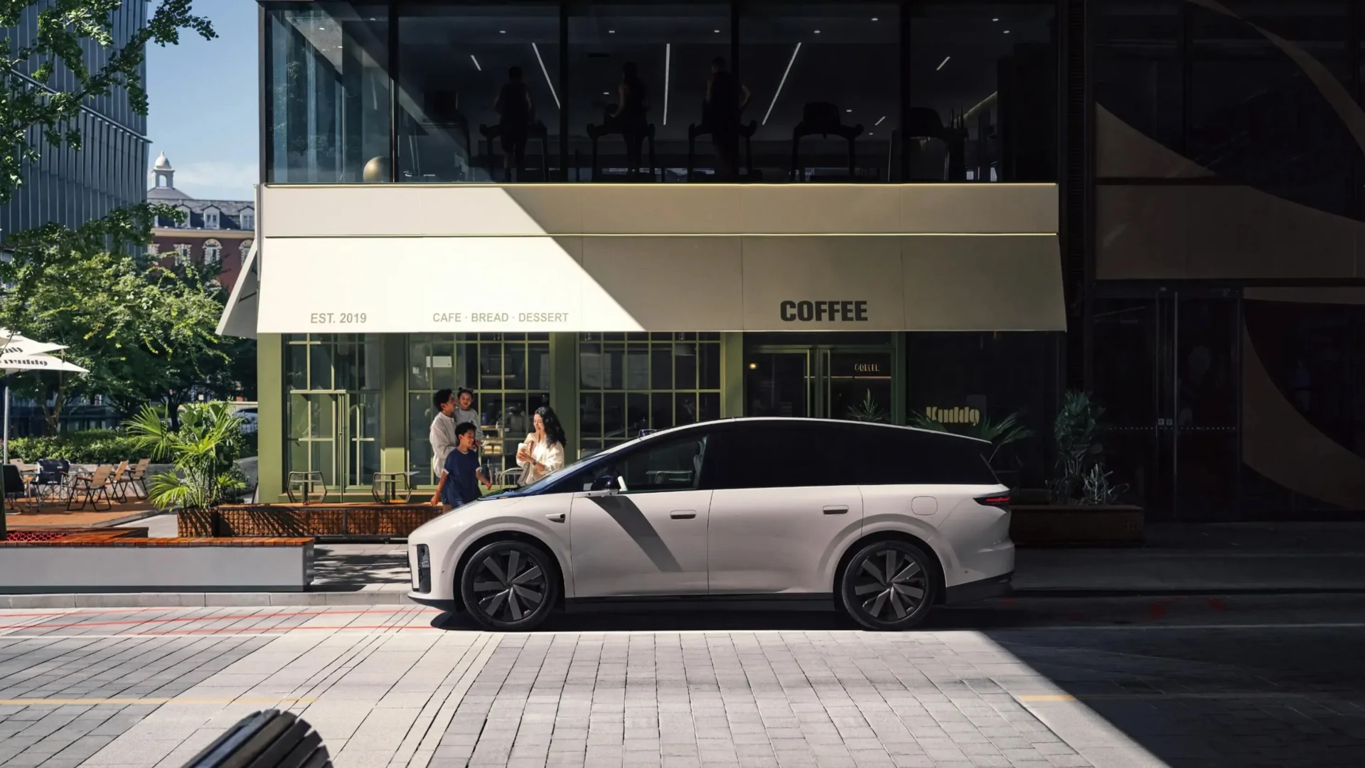 Li Auto i8 · الخارج
