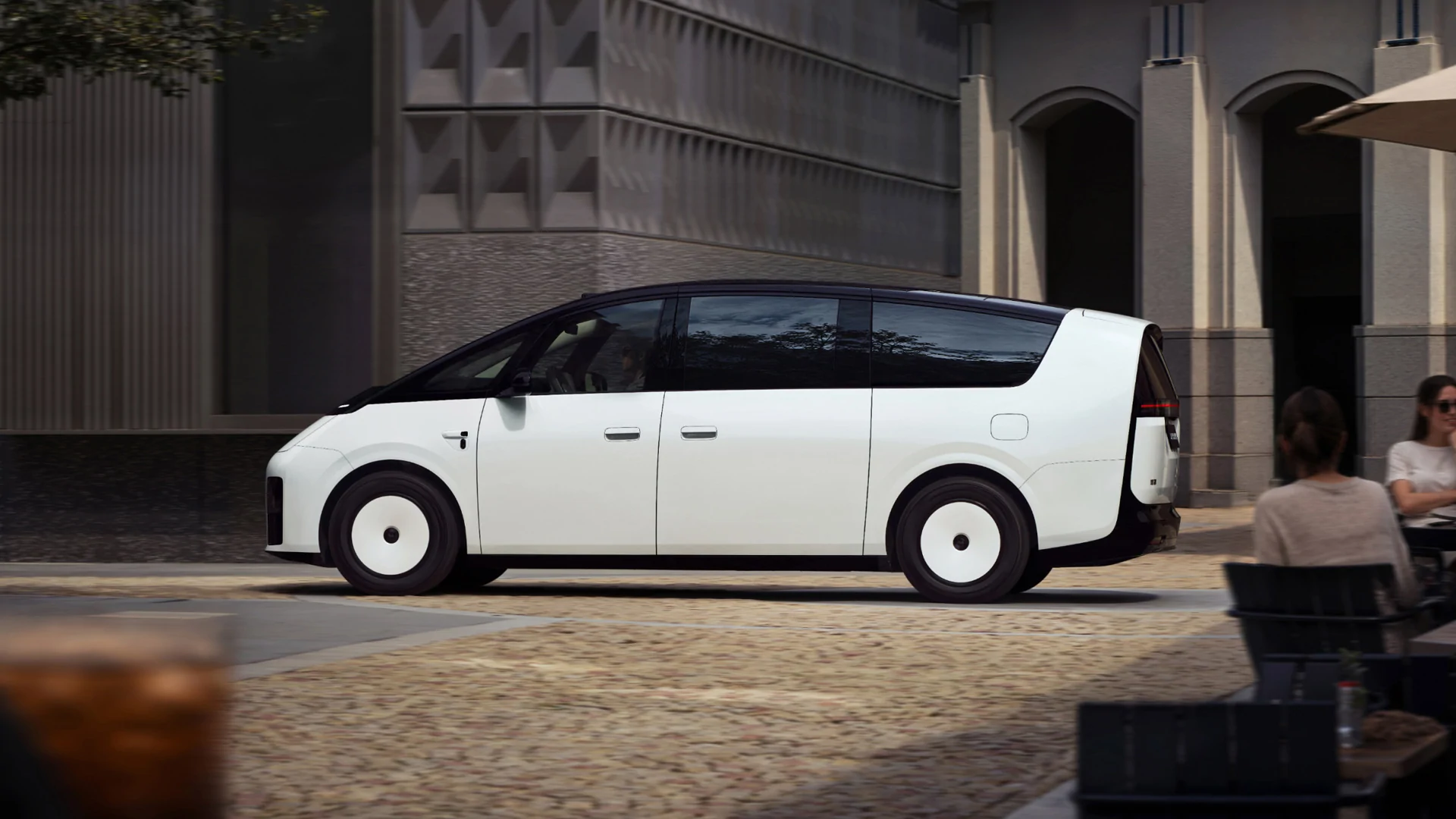 Li Auto MEGA · الخارج
