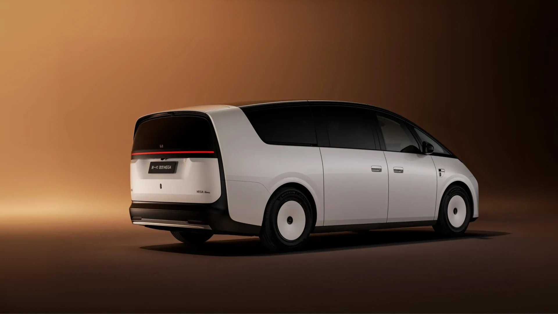 Li Auto MEGA · الخارج