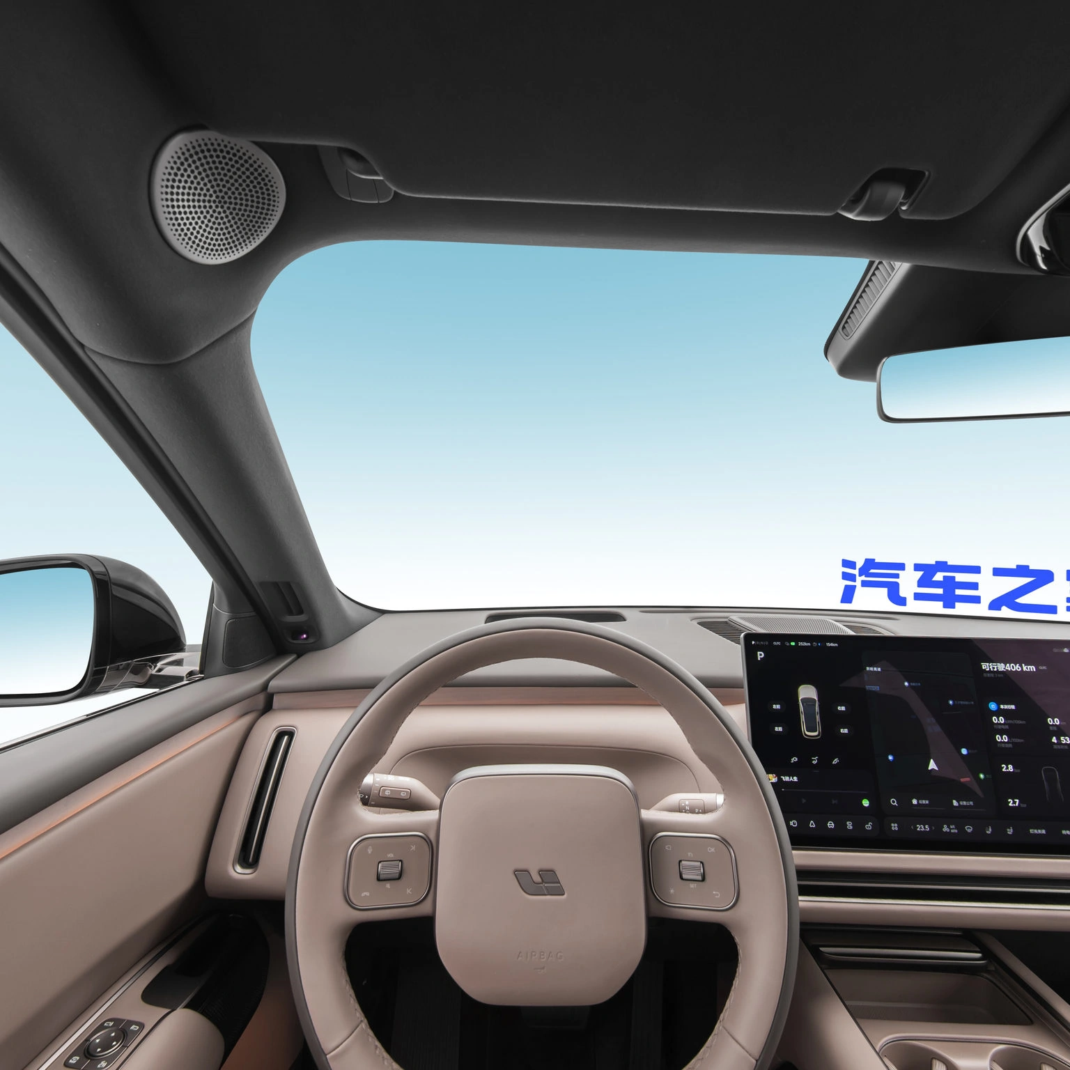 Li Auto L8 · المقصورة 360°